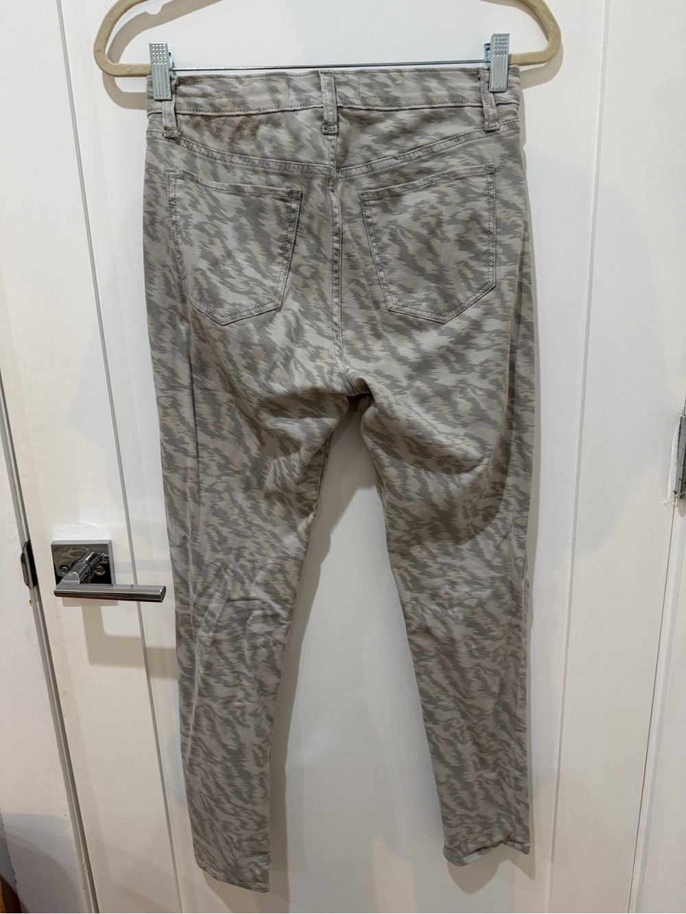 Joe's Jeans Skinny Animal-Print Ankle Jeans in Stone - Picture 8 of 9